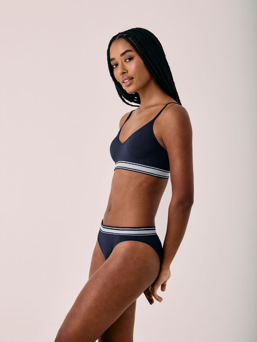 Conjunto Sutiã Top Sem Bojo e Calcinha Biquíni Em Microfibra Canelada Free Azul Diamond E Branco — foto 3