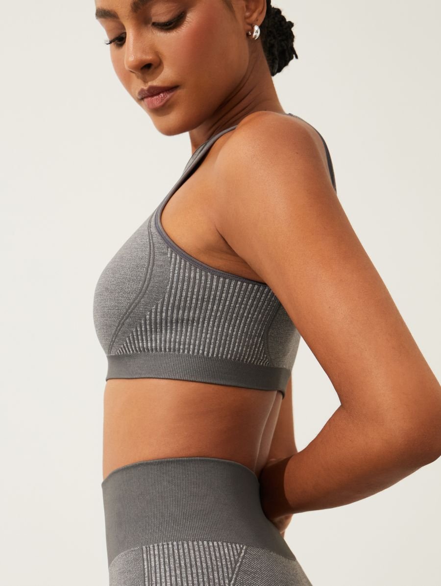 Top Fitness Halter Neck Texturizado Sem Costura Cinza Mescla Medio — foto 5